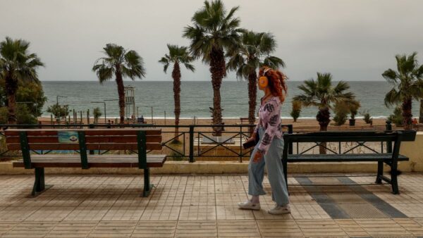 Η αφρικανική σκόνη έπνιξε το παλαιό φάληρο