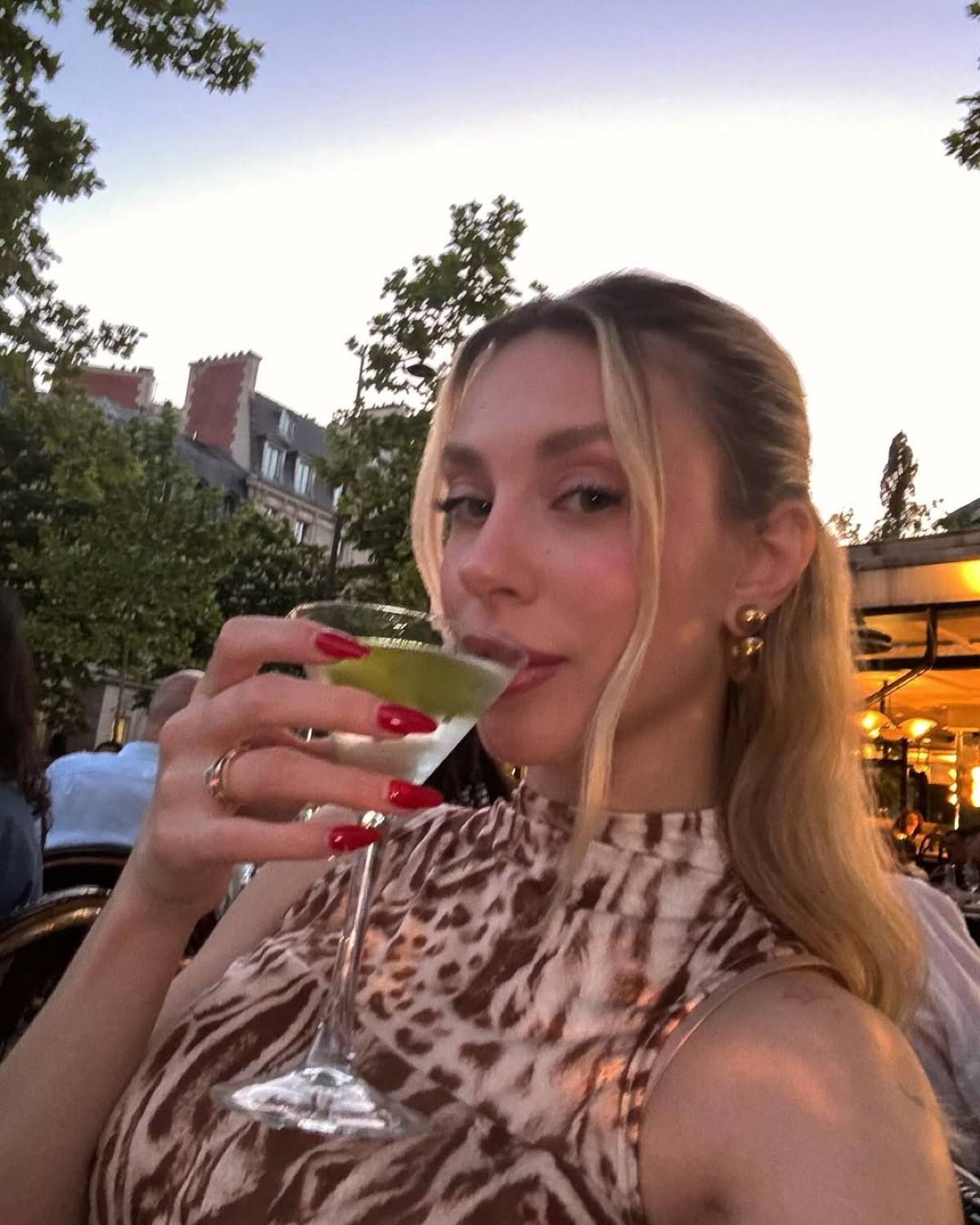 Η Γαρυφαλλιά Καληφώνη στο Παρίσι