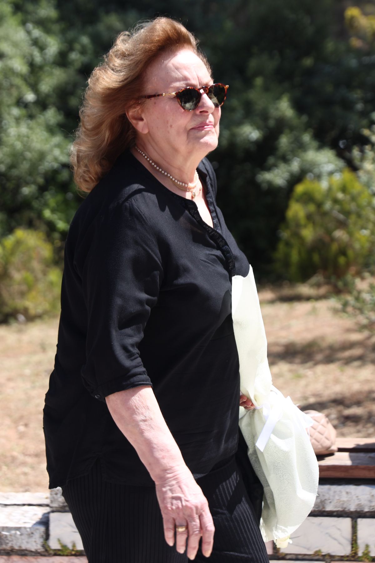 Παρευρισκόμενη στην κηδεία του Νίκου Γαλανού