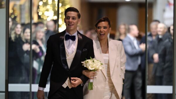 Ο Γιάννης Κωνσταντέλιας στον γάμο του με τη σύζυγό του Χριστίνα