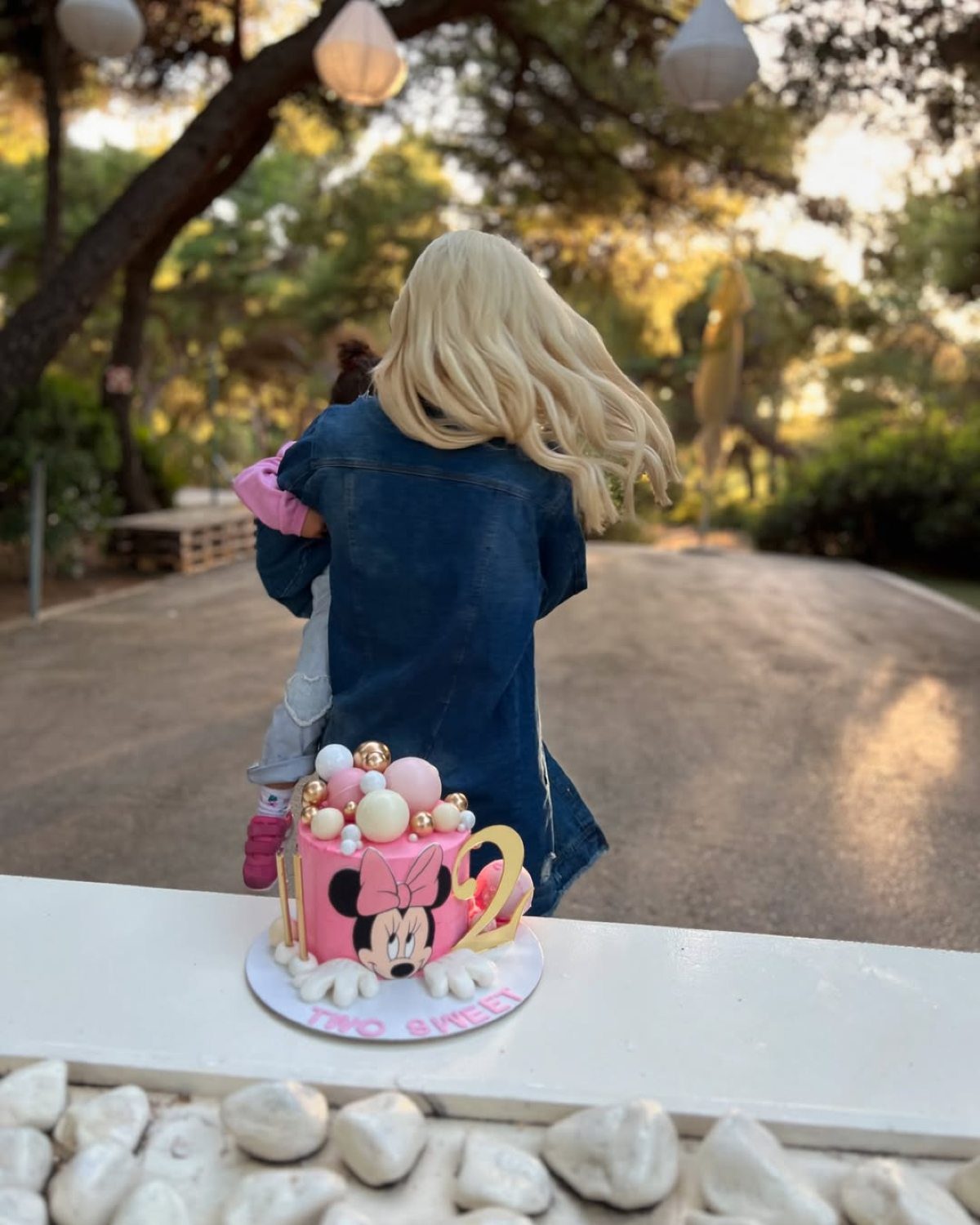 Η Ιωάννα Μαλέσκου με την κόρη της στα γενέθλιά της