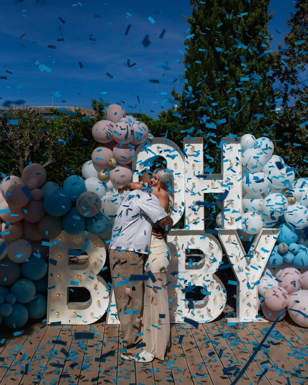 Ο Light και η Άννα Θεοδωρίδη