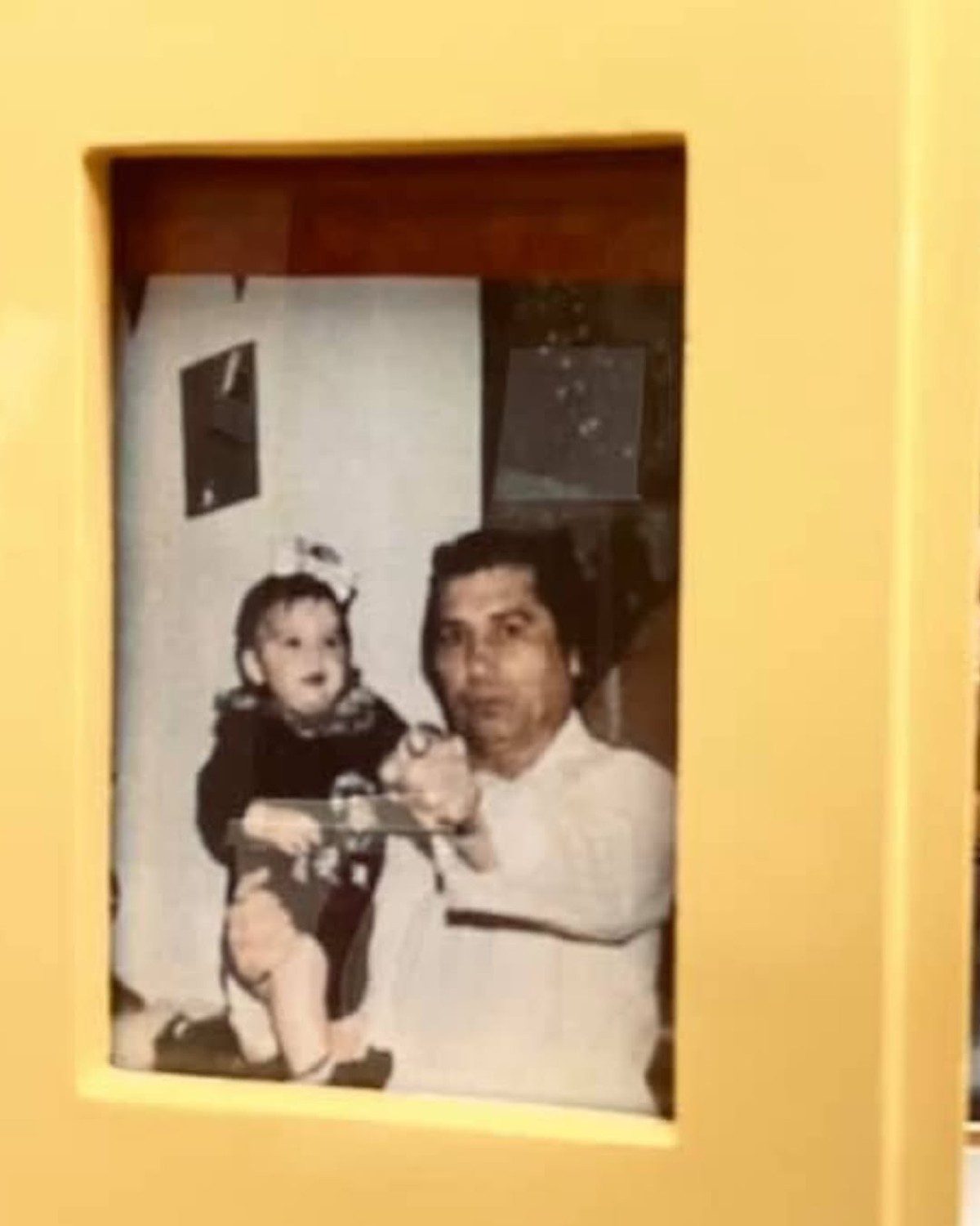 Η Δανάη Μπάρκα μικρή και ο παππούς της