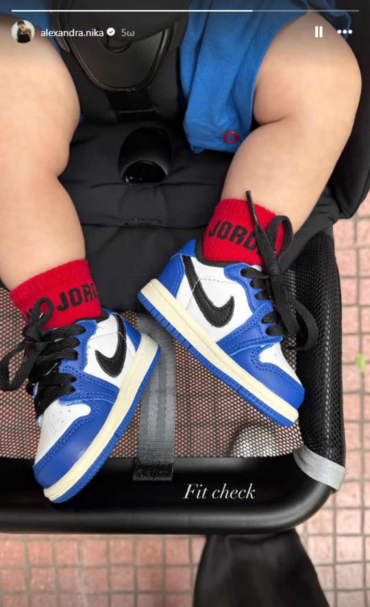 Η ανάρτηση της Αλεξάνδρας Νίκα με τα πόδια του γιου της