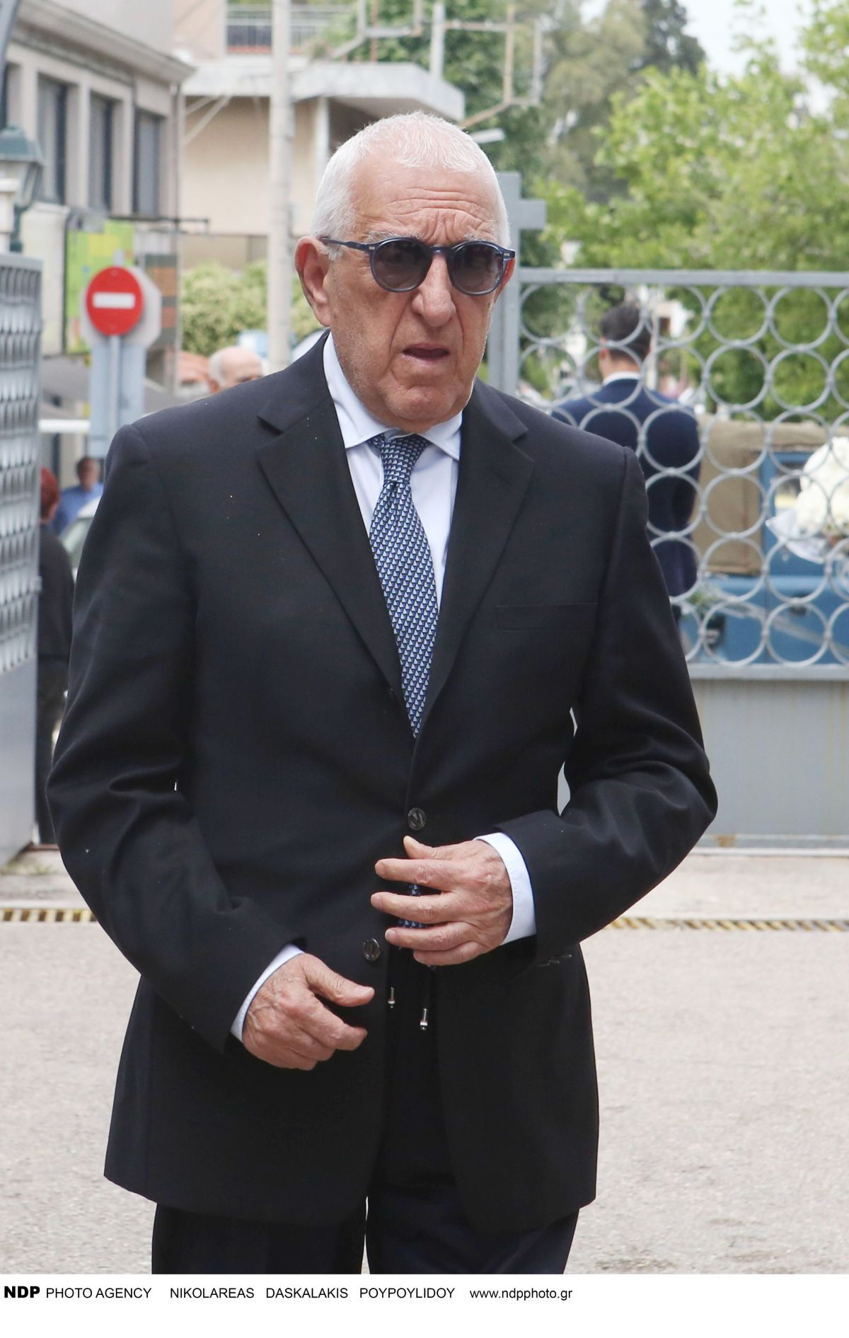 Ο Νικήτας Κακλαμάνης στην κηδεία του Πέτρου Μολυβιάτη