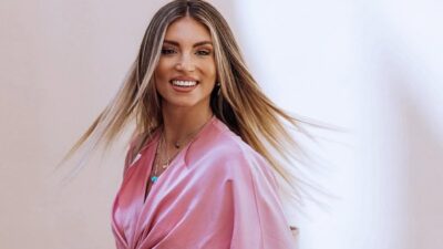 Με μαγιό η Αθηνά Οικονομάκου