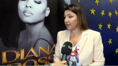 Η Έλενα Παπαρίζου στην κάμερα του Happy Day