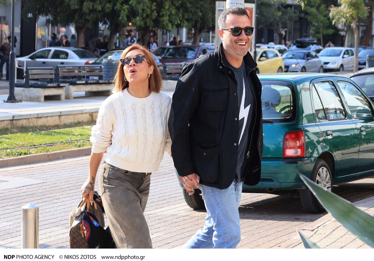 Το φιλί της Πιερίδη στους παπαράτσι και δίπλα της ο Πάνος Ιωάννου