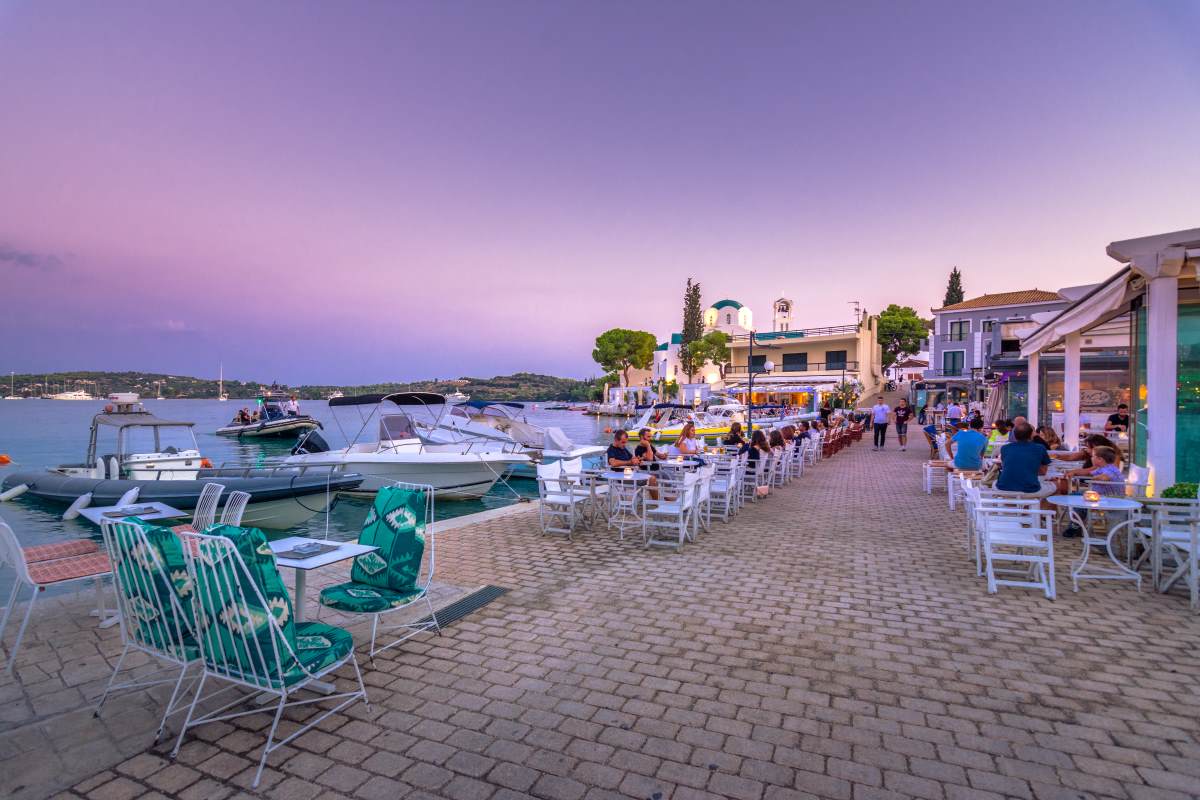 To λιμάνι στο Πόρτο Χέλι