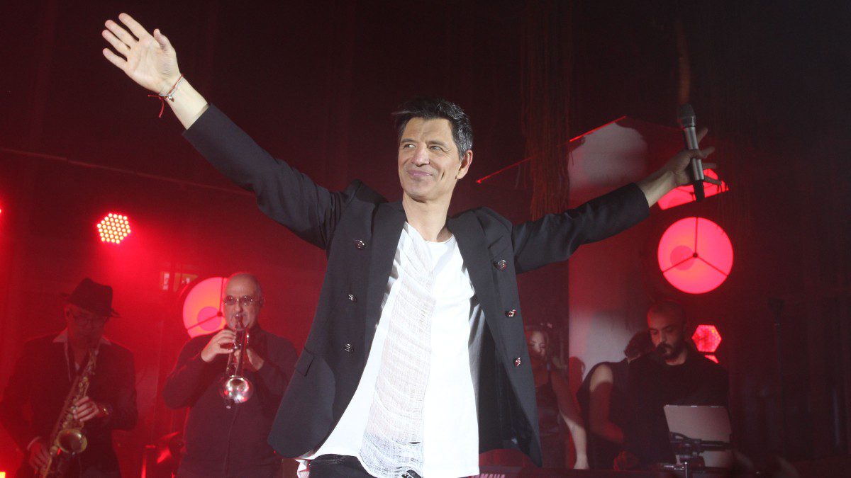 Ο Σάκης Ρουβάς σε συναυλία του