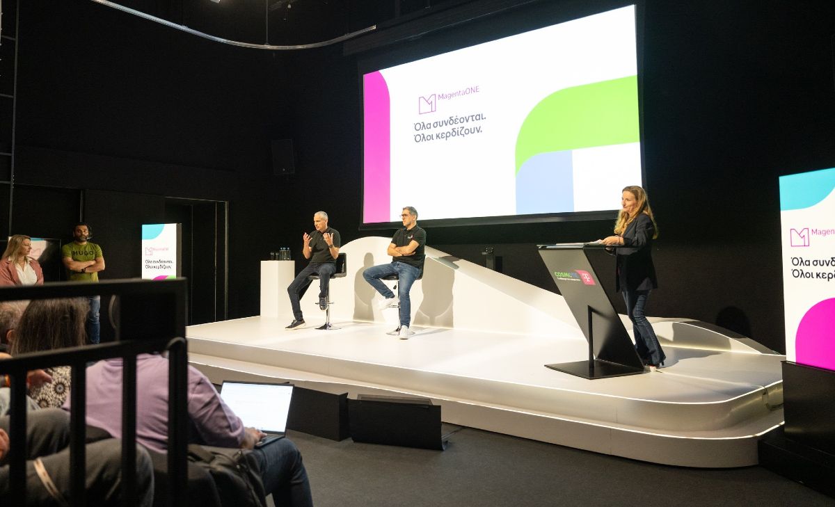 Νίκος Φρέρης, Product Marketing Director Ομίλου ΟΤΕ και Παναγιώτης Γαβριηλίδης, Chief Commercial Officer Consumer Segment Ομίλου ΟΤΕ κατά την παρουσίαση του MagentaONE