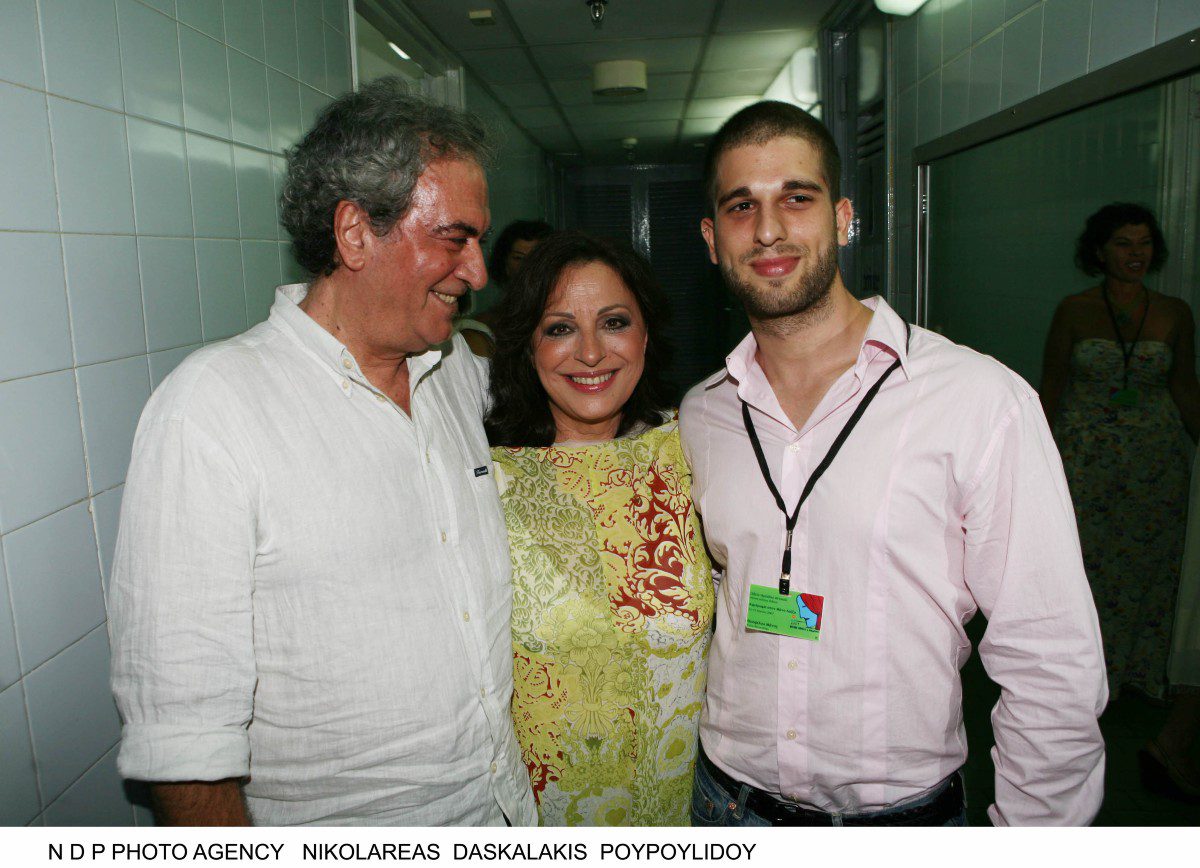 Η Χάρις Αλεξίου με τον Αχιλλέα Θεοφίλου και τον γιο τους παλιά