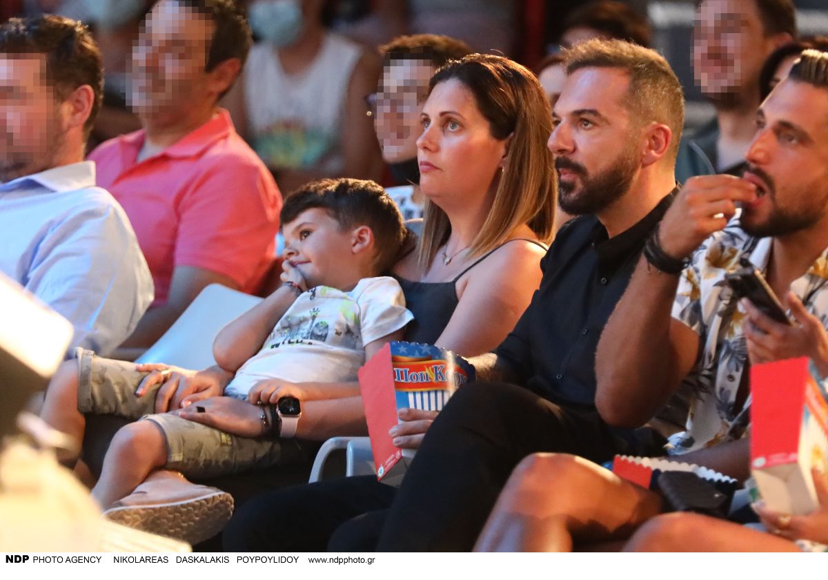 09-07-2021 Δελφινάριο.Δημήτρα Σιαμπάνη & Τριαντάφυλλος με το γιο τους, Νικόλα