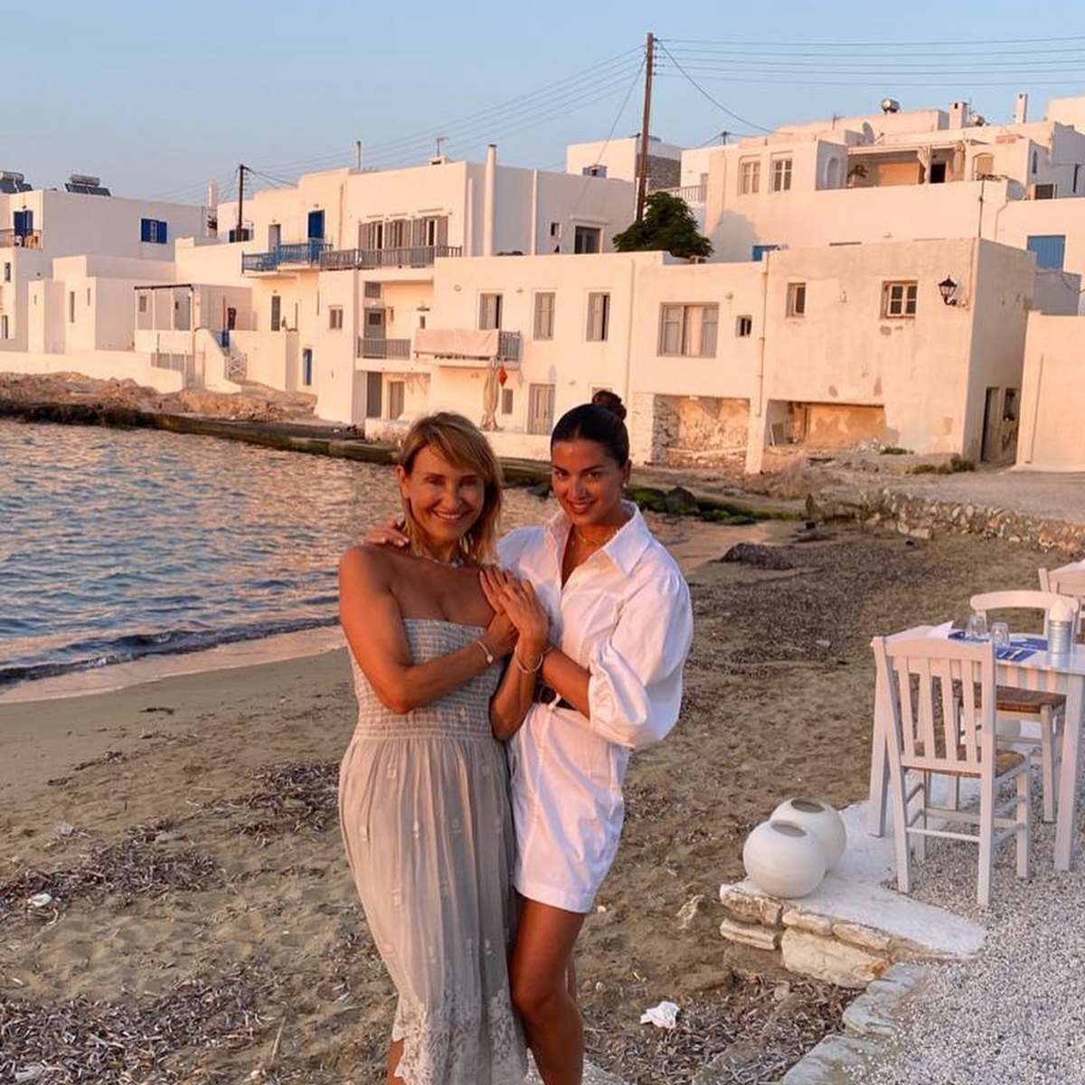 Σταματίνα Τσιμτσιλή και Μάρα Ζαχαρέα στην Πάρο