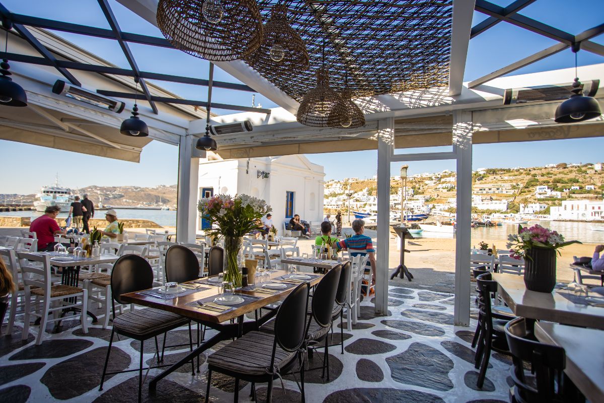 Ο υπέροχος χώρος του Vegera για κάθε στιγμή της ημέρας