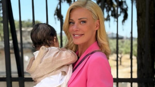 Η Ζέτα Μακρυπούλια στην βάπτιση του ανιψιού της