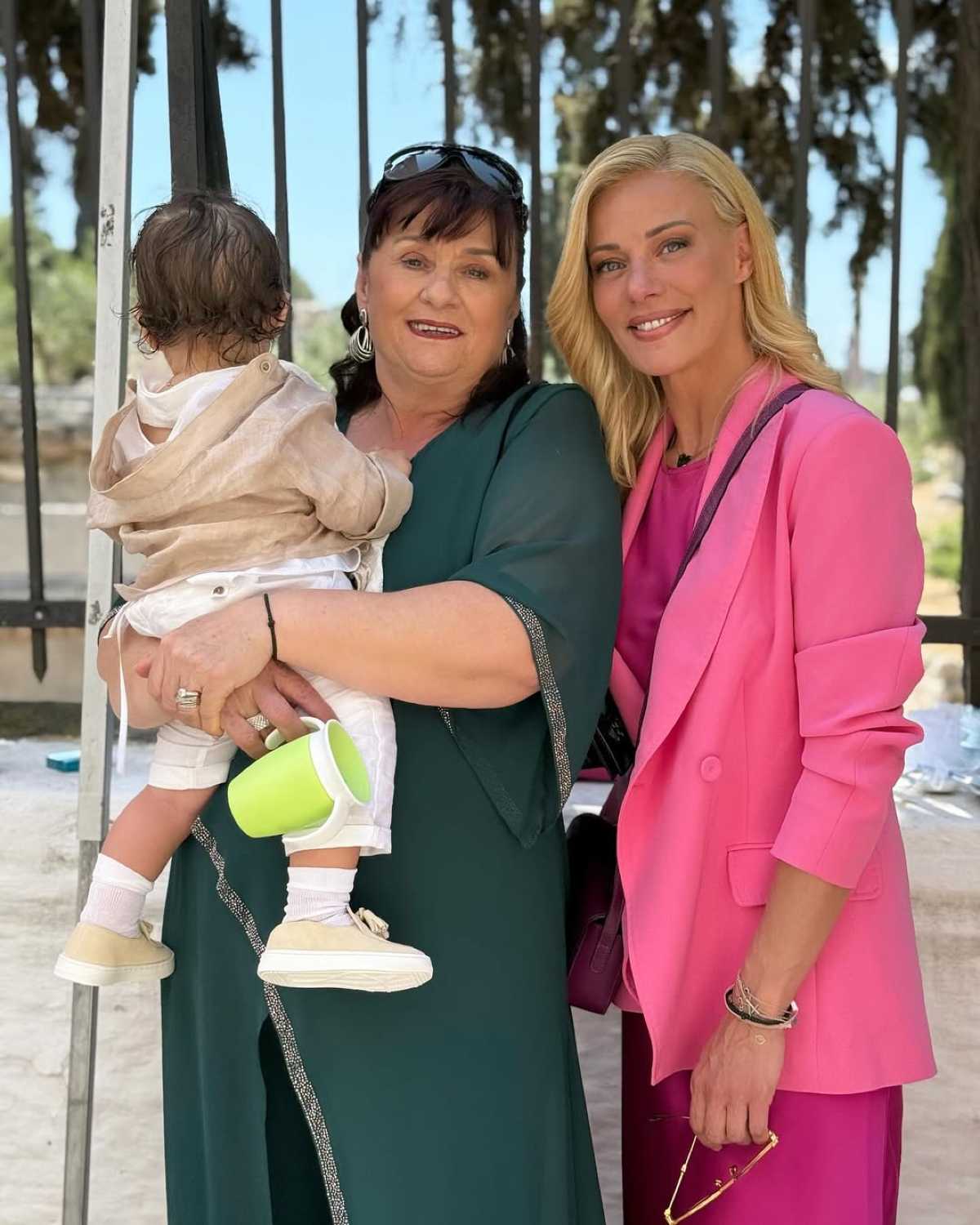 Η Ζέτα Μακρυπούλια στην βάπτιση του ανιψιού της