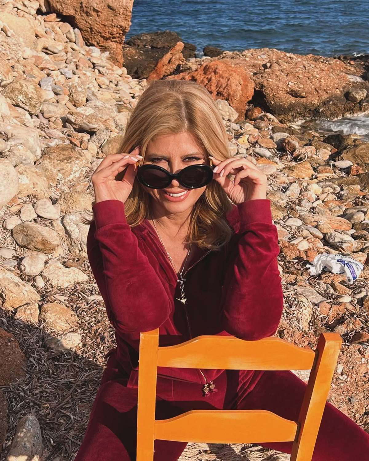 H Ζήνα Κουτσελίνη στην παραλία