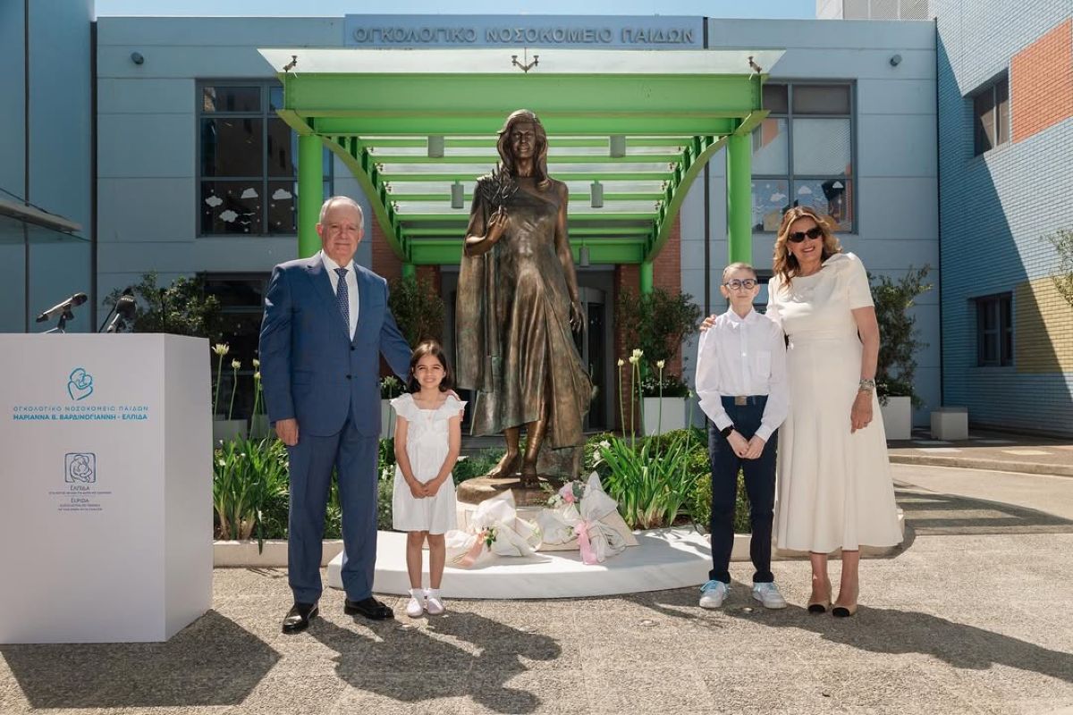 O Πρόεδρος της Δημοκρατίας, κος. Κωνσταντίνος Τασούλας, η κα. Χριστιάννα Β. Βαρδινογιάννη και τα δυο παιδιά της ΕΛΠΙΔΑΣ , Ηρώ και Μιχαήλ.