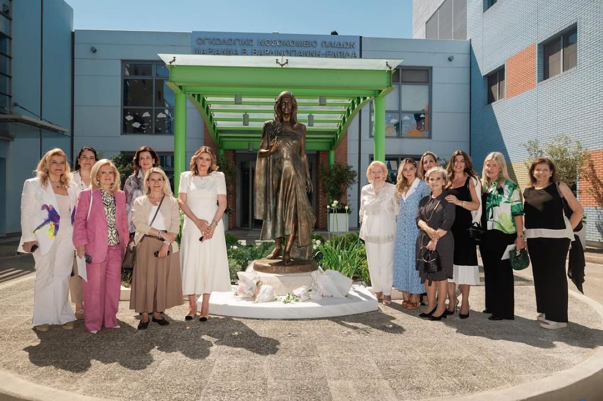 Νούλη Μανώλη, Μελίνα Δασκαλάκη, Τζωρτζίνα Έλληνα, Χριστιάννα Βαρδινογιάννη, Νάσια Θανοπούλου, Πέγκυ Φιλίππου. Βίκυ Φιλίππου, Μαριάννα Λαιμού, Ελένη Σαμαρά, Ντόρα Δημοπούλου, Αθανασία Μαρινάκη, Αλίνα Μινέττα, Ντίνα Πριτσιβέλη