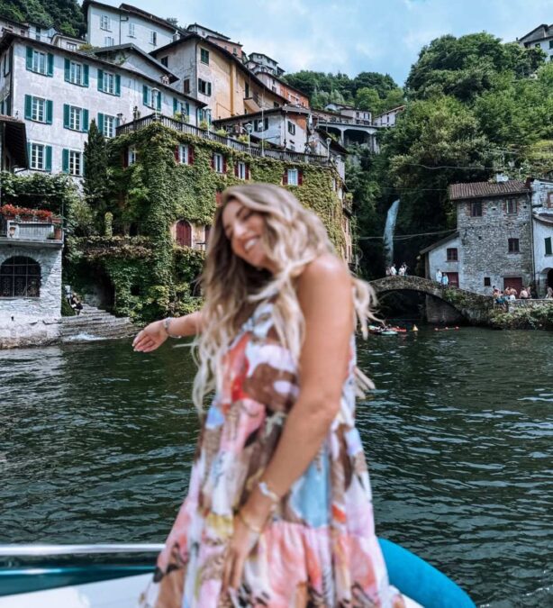 Αθηνά Οικονομάκου