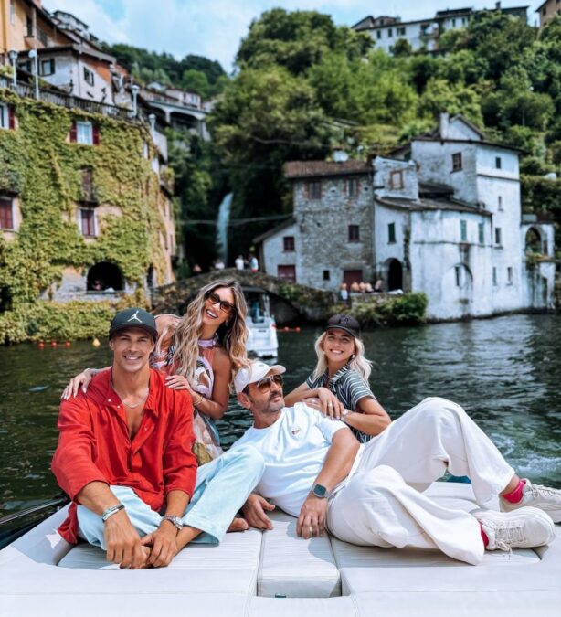 Αθηνά Οικονομάκου παρέα