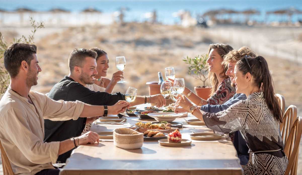 κρήτη παρέα που τρώει