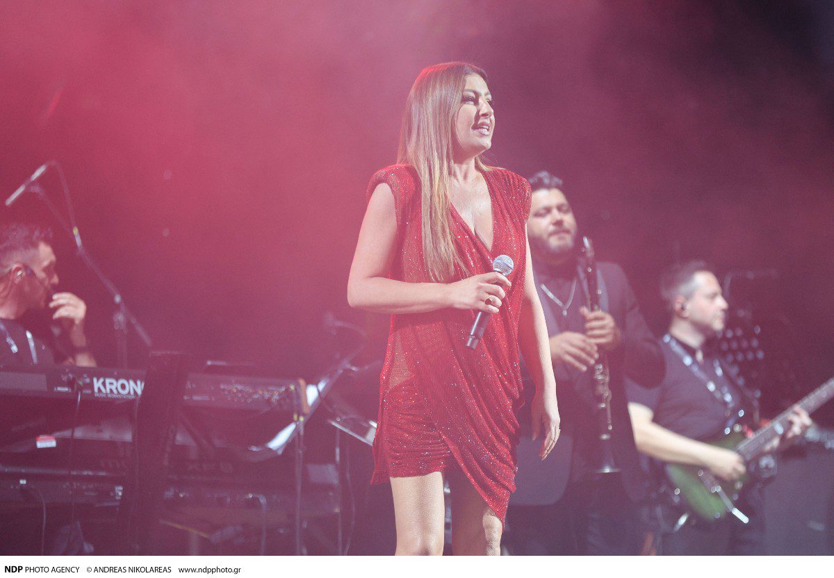 Έλενα Παπαρίζου