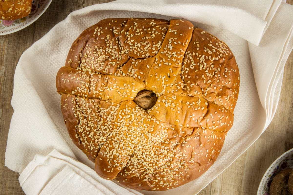 γαμοκούλουρο με πετιμέζι