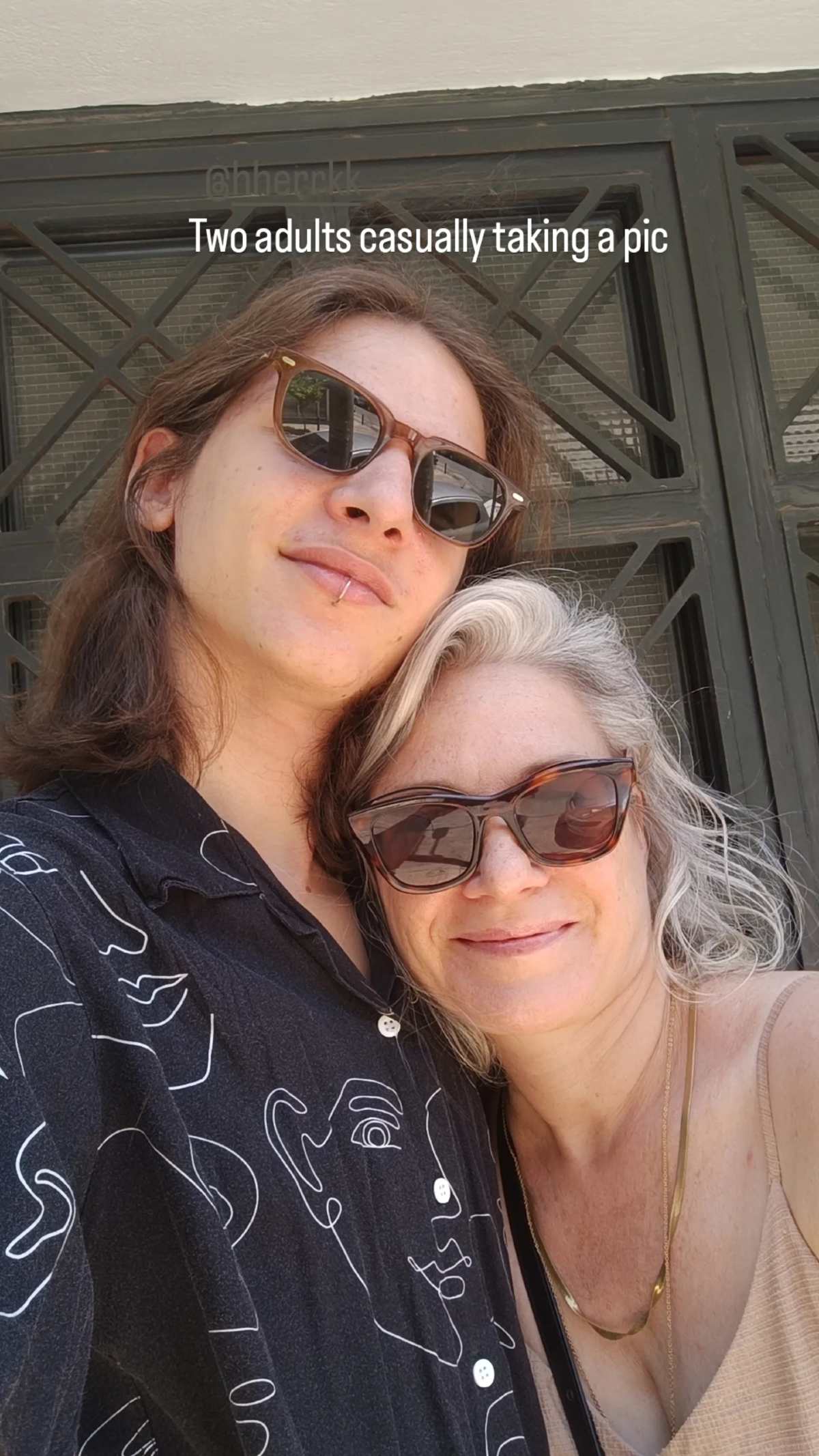 Η πρώην σύζυγος του Λευτέρη Χαρίτου με το γιο τους