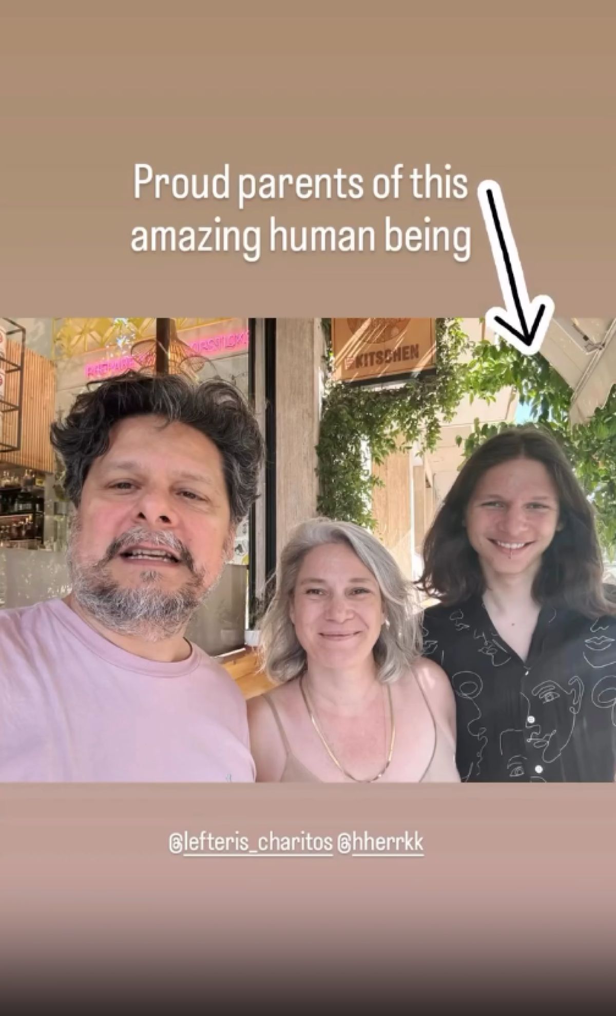 Λευτέρης Χαρίτος με την πρώην σύζυγο και το γιο τους