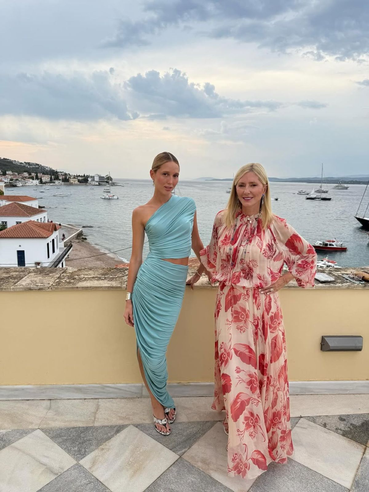 Η Μαρί Σαντάλ με την Ολυμπία στις Σπέτσες