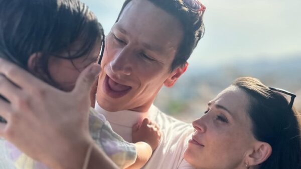 Ο Μιχάλης Σαράντης και η Μαίρη Μηνά με την κόρη τους