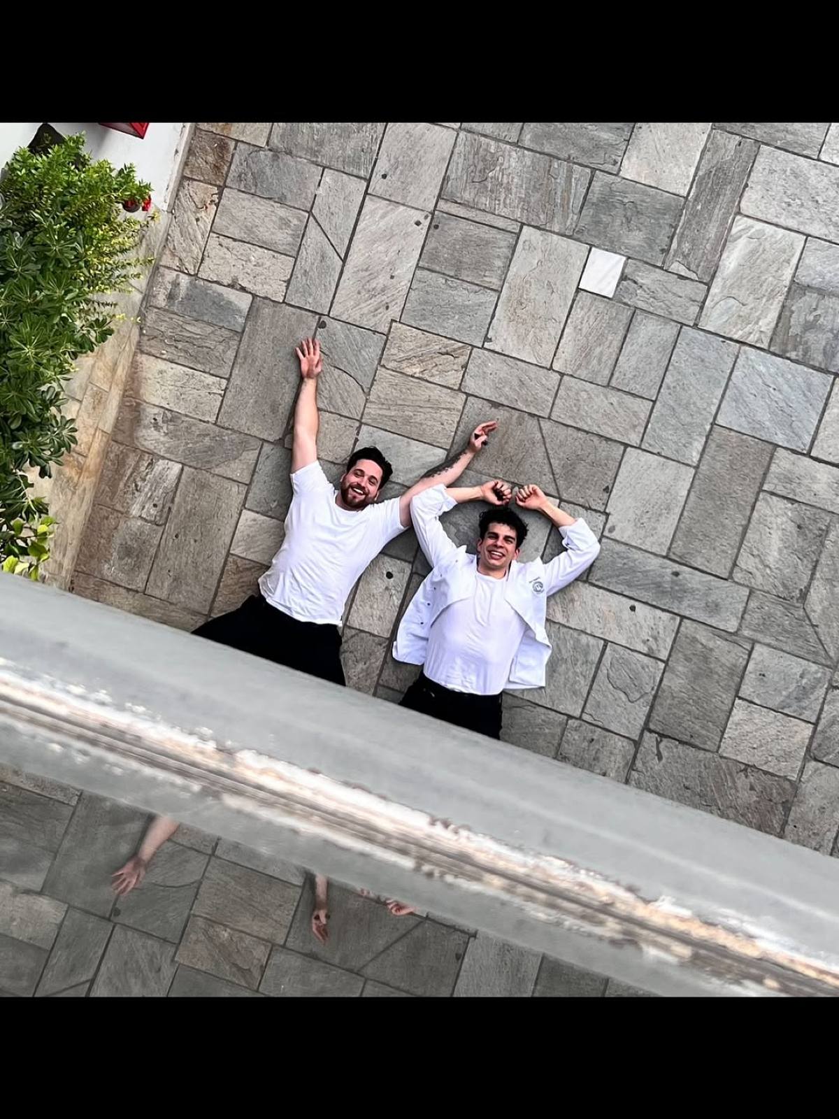 Ο Νέστορας Νέστορας με τον Λευτέρη Πέτρου στον τελικό του MasterChef