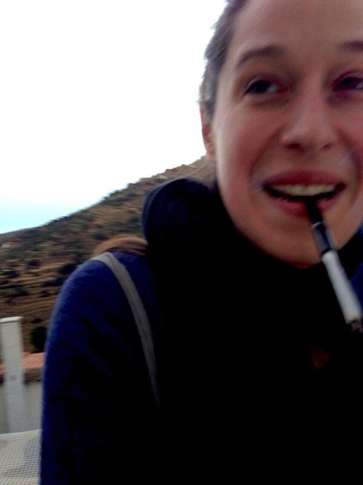 Κόρα Καρβούνη δίδυμη αδερφή