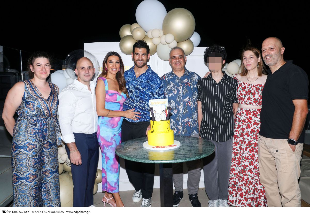 Η Ελένη Χατζίδου και ο Ετεοκλής Παύλου με τις οικογένειές τους