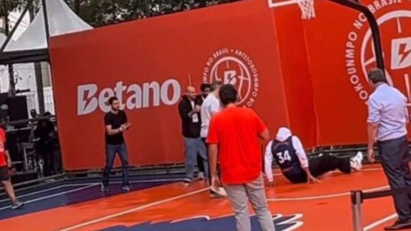 Η τούμπα του Γιάννη Αντετοκούνμπο