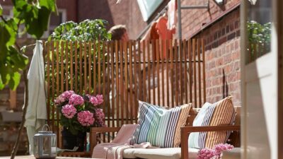 Τραπεζάκι ΙΚΕΑ σε μπαλκόνι