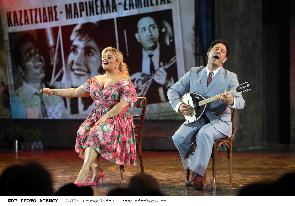 Η Δανάη Μπάρκα στη θεατρική παράσταση Μάλιστα κύριε Ζαμπέτα