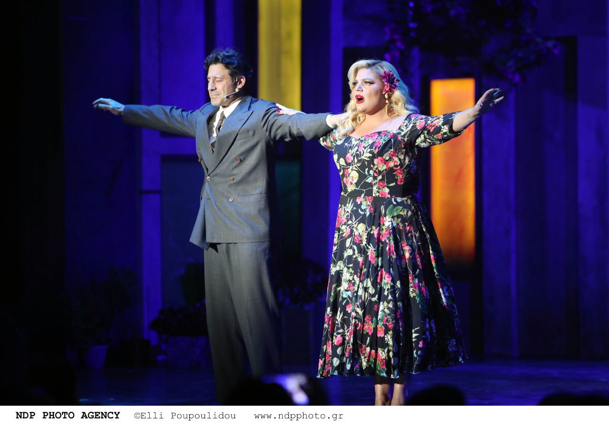 Η Δανάη Μπάρκα στη θεατρική παράσταση Μάλιστα κύριε Ζαμπέτα