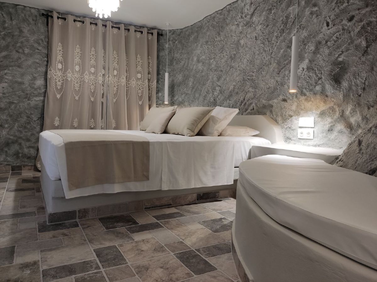 Η κομψή πολυτέλεια πρωταγωνιστεί στο Aegean Castle