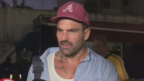 Ο Δημήτρης Αλεξάνδρου μπροστά στις κάμερες