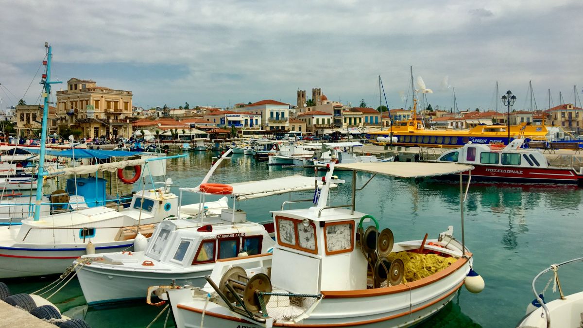 Το λιμάνι στην Αίγινα