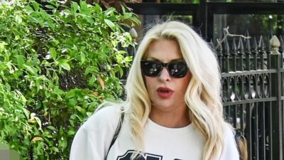 Η Ελένη Μενεγάκη σε βόλτα της στην Αθήνα