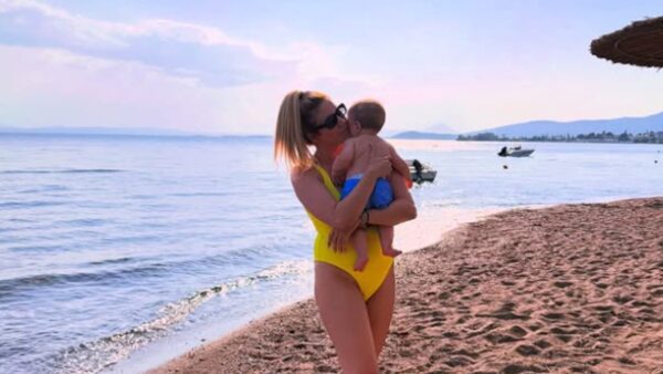 Η Φωτεινή Πετρογιάννη με τον γιο της