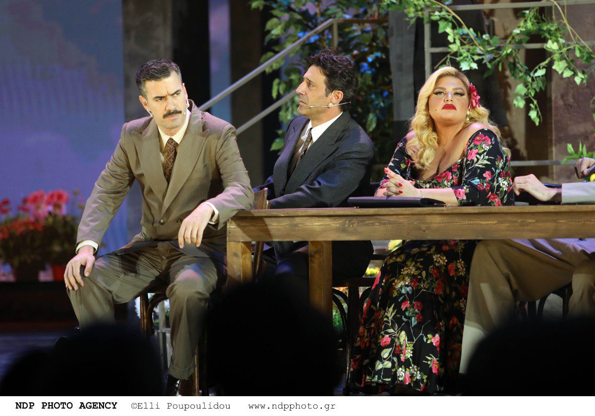 Ο Γιάννης Τσιμιτσέλης στην παράσταση Μάλιστα κύριε Ζαμπέτα 