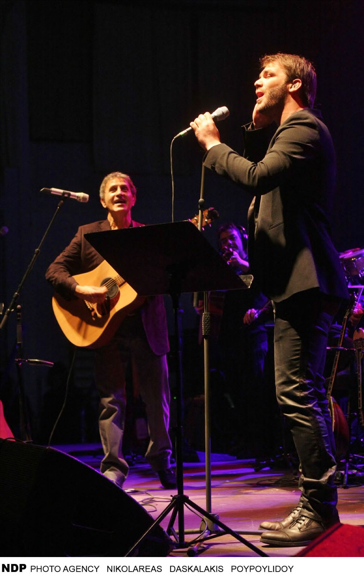 Ο Γιώργος Νταλάρας και ο Γιώργος Σαμπάνης σε συναυλία