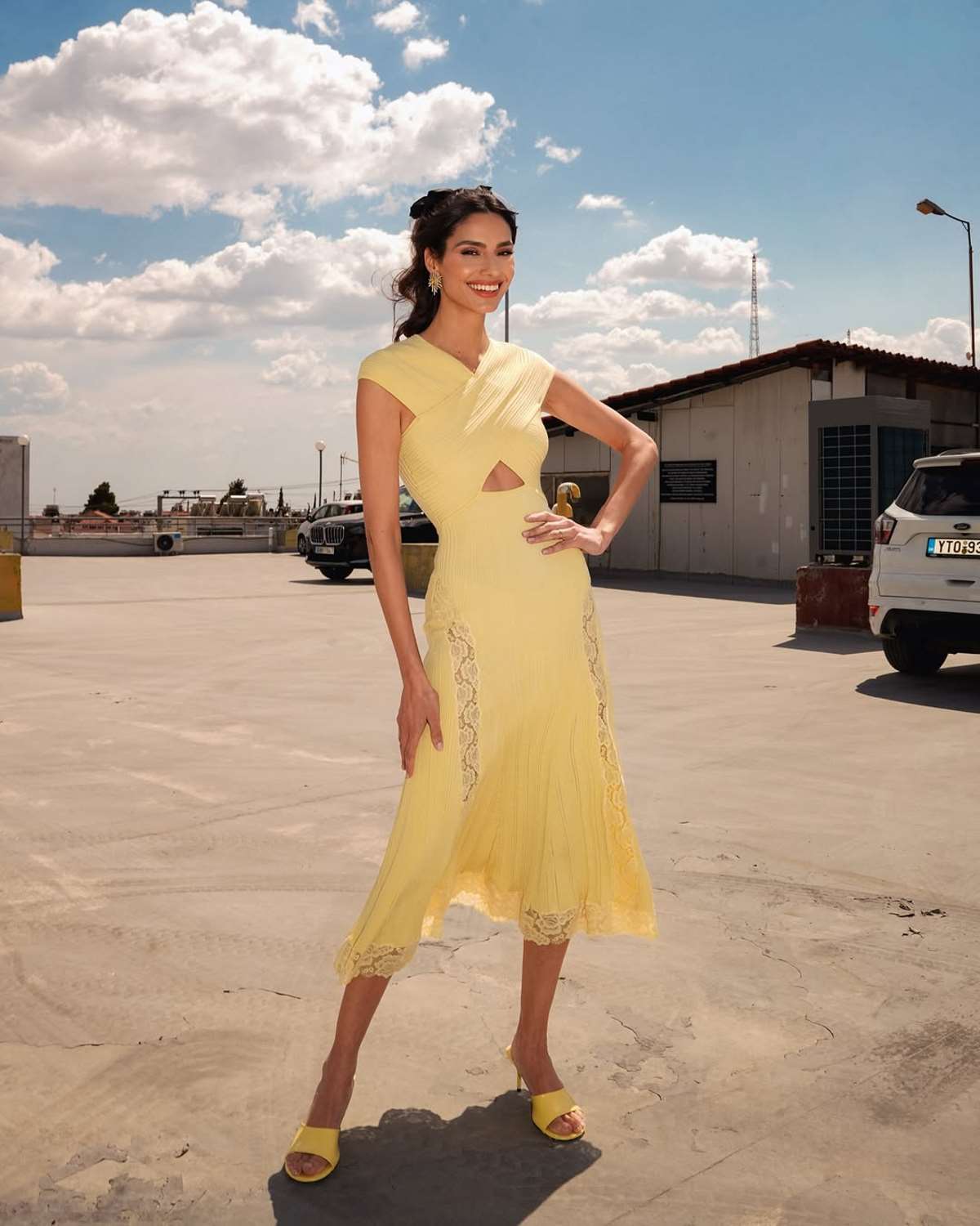 Η Ηλιάνα Παπαγεωργίου έξω από το στούντιο