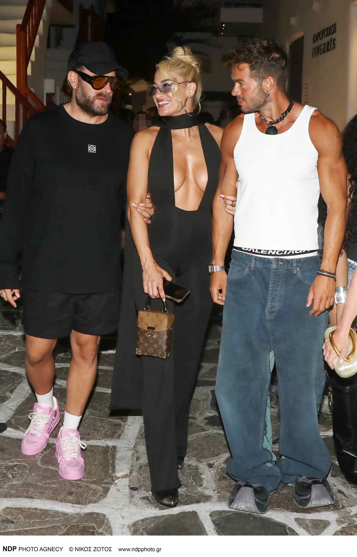 Η Ιωάννα Τούνη, ο Μηνάς Αηδόνης και ο Steve στην Μύκονο