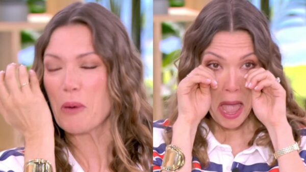 Η Βίκυ Καγιά κλαίει στο πλατό του Super Κατερίνα